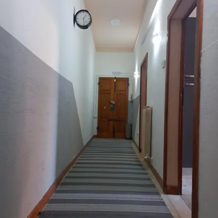 Sleep In Center Of 比萨
